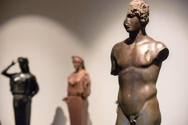 Collectie van oude Romeinse sculpturen en artefacten tentoongesteld in het Palatijn Museum.